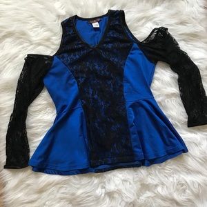 Elegant blouse! 💙🖤